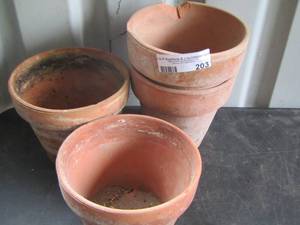 lot 203 image: planter pots qty 4