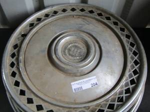 lot 204 image: 3 hub caps