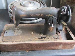 lot 12 image: Dome top antique singer sewing machine JC741656