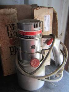 lot 211 image: Vintage airless paint gun