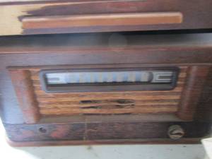 lot 227 image: antique Motorola record player