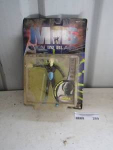 lot 289 image: men in black skull figurine