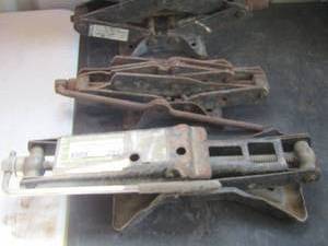 lot 292 image: car jacks qty 3