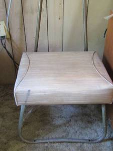 lot 481 image: VALET small stool vintage coat rack