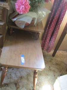 lot 490 image: 191626  vintage side table 2 tier with a floral arrangement on top