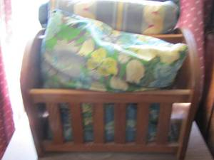 lot 492 image: wooden magazine holder - 3 throw pillows