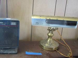 lot 494 image: comfort edge with night light and desk lamp