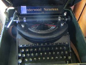lot 496 image: underwood noiseless vintage type writer
