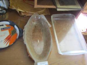 lot 514 image: Pyrex oven dish - anchor hawking blue glass dish - fish platter with wicker holder
