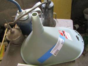 lot 507 image: 3 oil cans - oil funnel