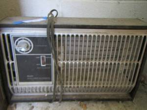 lot 546 image: Sears dull heat electric heater