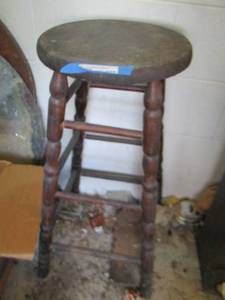 lot 549 image: wooden bar stool