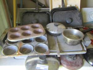lot 552 image: large lot of baking pans & pots and pans