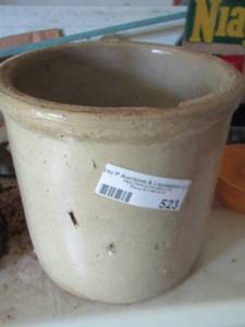 lot 523 image: Crock - 7in  X 8in diameter