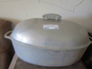lot 338 image: ALUMINUM ROASTER W LID