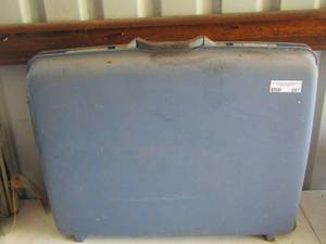 lot 297 image: blue Samsonite suitcase