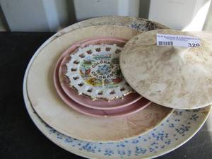 lot 320 image: plates and saucers
