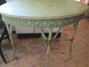 lot 347 image: 303620   green wicker style table