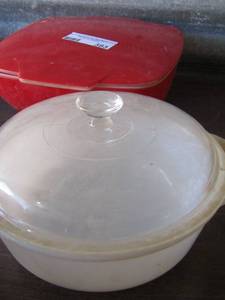 lot 393 image: red Pyrex oven dish - covered fire king covered baking dish