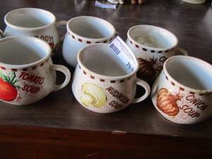 lot 398 image: tomato-onion and mushroom soup bowls