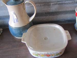 lot 401 image: handled pitcher -  covered Corningware oven dish La Majolaine. -Spice of life