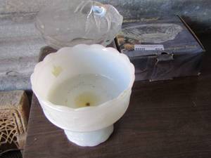 lot 404 image: 2 bowls on stand - crystal center piece bowl