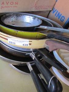 lot 439 image: lot of various skillet pans