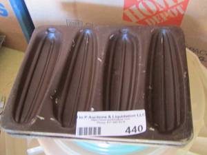 lot 440 image: cornbread molds - bunt pan and more