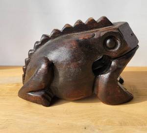 lot 14 image: WOOD CARVED FROG STATUE