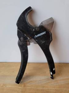 lot 76 image: HUSKY BRAND RATCHETING PVC CUTTER