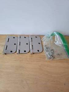 lot 92 image: LOT OF 3 DOOR HINGES
