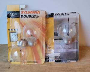 lot 95 image: LOT OF SYLVANIA LIGHT BULBS