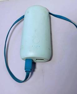 lot 122 image: ONN. BRAND BATTERY BANK