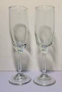 lot 137 image: PAIR OF GLASS CHAMPAGNE FLUTES