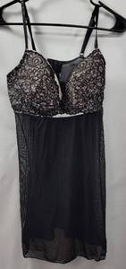 lot 185 image: LADIES SLEEPWEAR