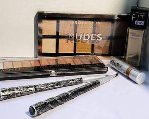 lot 158 image: ASSORTED MAKE-UP INCLUDING 2 HARRY POTTER WAND BRUSHES
