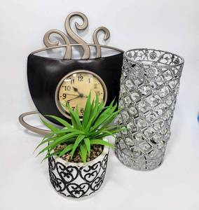 lot 223 image: DECORATIVE ITEMS FOR HOME  OFFICE