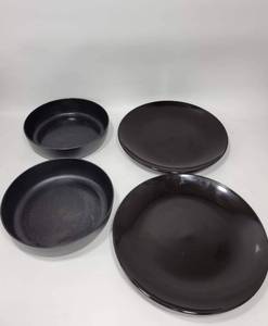 lot 194 image: LOT OF 4 PLATES