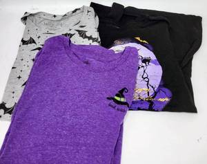lot 251 image: LOT OF 3 WOMENS HALLOWEEN TEES SIZES XL AND XXL