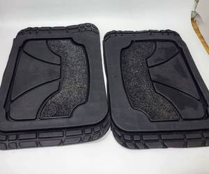 lot 265 image: FRONT FLOOR MATS FOR CAR OR TRUCK 18 X 13