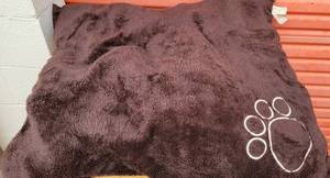 lot 267 image: DOG BED