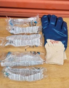 lot 268 image: 5 PAIRS OF PYRAMEX INTRUDER SAFETY GLASSES AND 1 PAIR OF XL WORK GLOVES