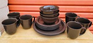 lot 270 image: LOT OF BROWN DISHES