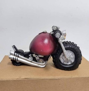 lot 275 image: COLLECTIBLE CERAMIC OR RESIN MOTORCYCLE