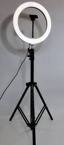 lot 5 image: TRIPOD RING LIGHT