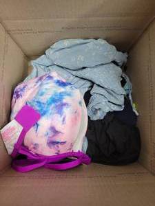 lot 303 image: BOX OF CLOTHING - MOSTLY WOMENS