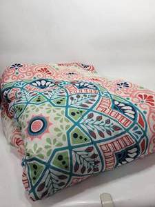 lot 309 image: COMFORTER - LOOKS LIKE A FULL OR TWIN SIZE