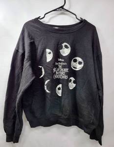 lot 322 image: NIGHTMARE BEOFRE CHRISTMAS SWEATSHIRT SIZE LARGE (11-13)