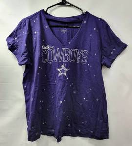 lot 344 image: DALLAS COWBOYS V-NECK TEE SHIRT