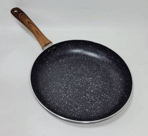lot 329 image: IMUSA FRYING PAN